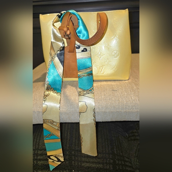 Louis Vuitton Handbags - Authentic Louis Vuitton Vernis Yellow Reade PM Hand Bag with LV luggage tag